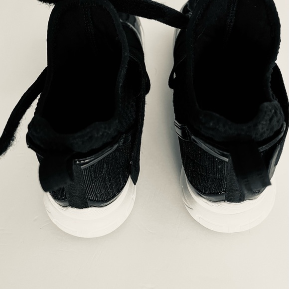 Used size 8.5 Men’s Nike Lebron Soldier 12. - Picture 4 of 7